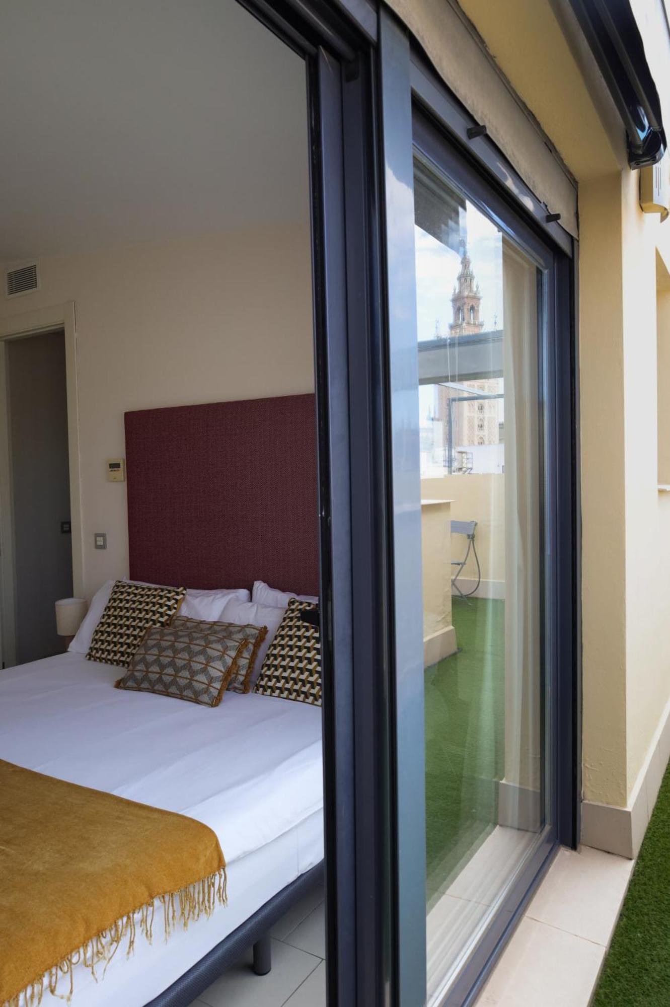 Guzman El Bueno Suites Seville Ngoại thất bức ảnh