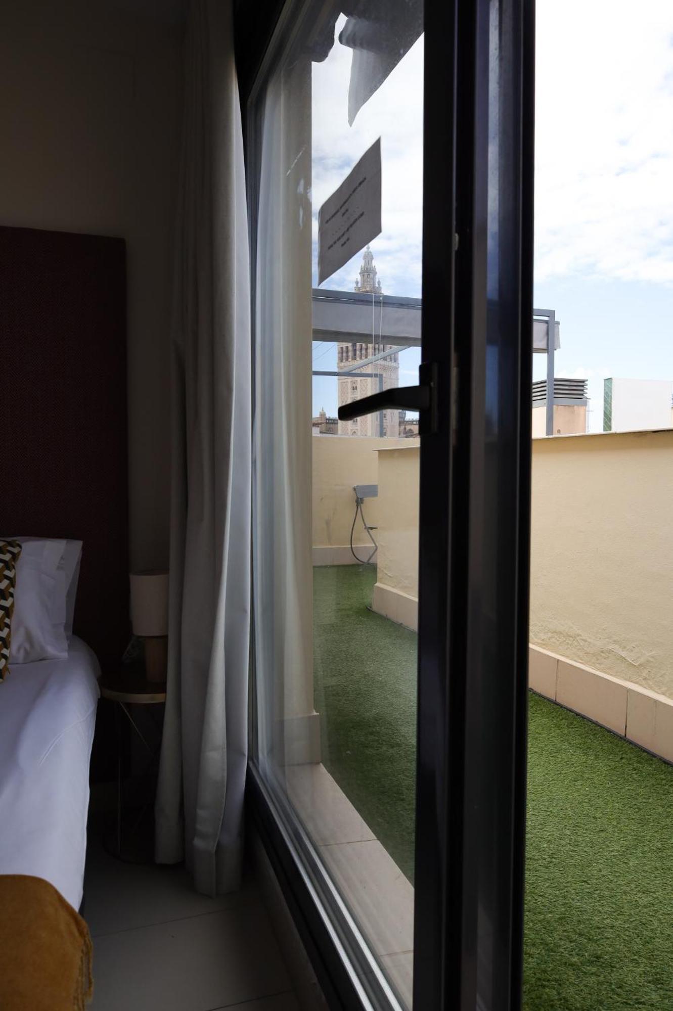Guzman El Bueno Suites Seville Ngoại thất bức ảnh