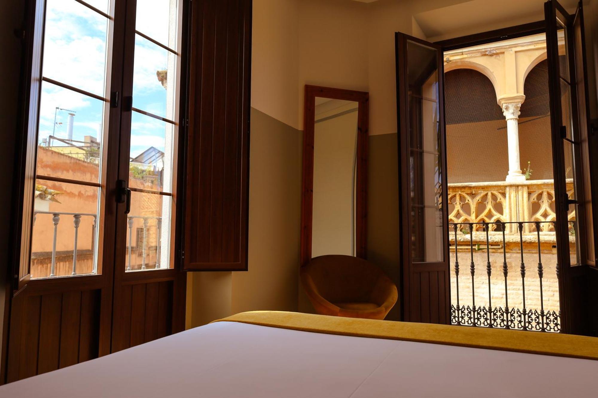 Guzman El Bueno Suites Seville Ngoại thất bức ảnh