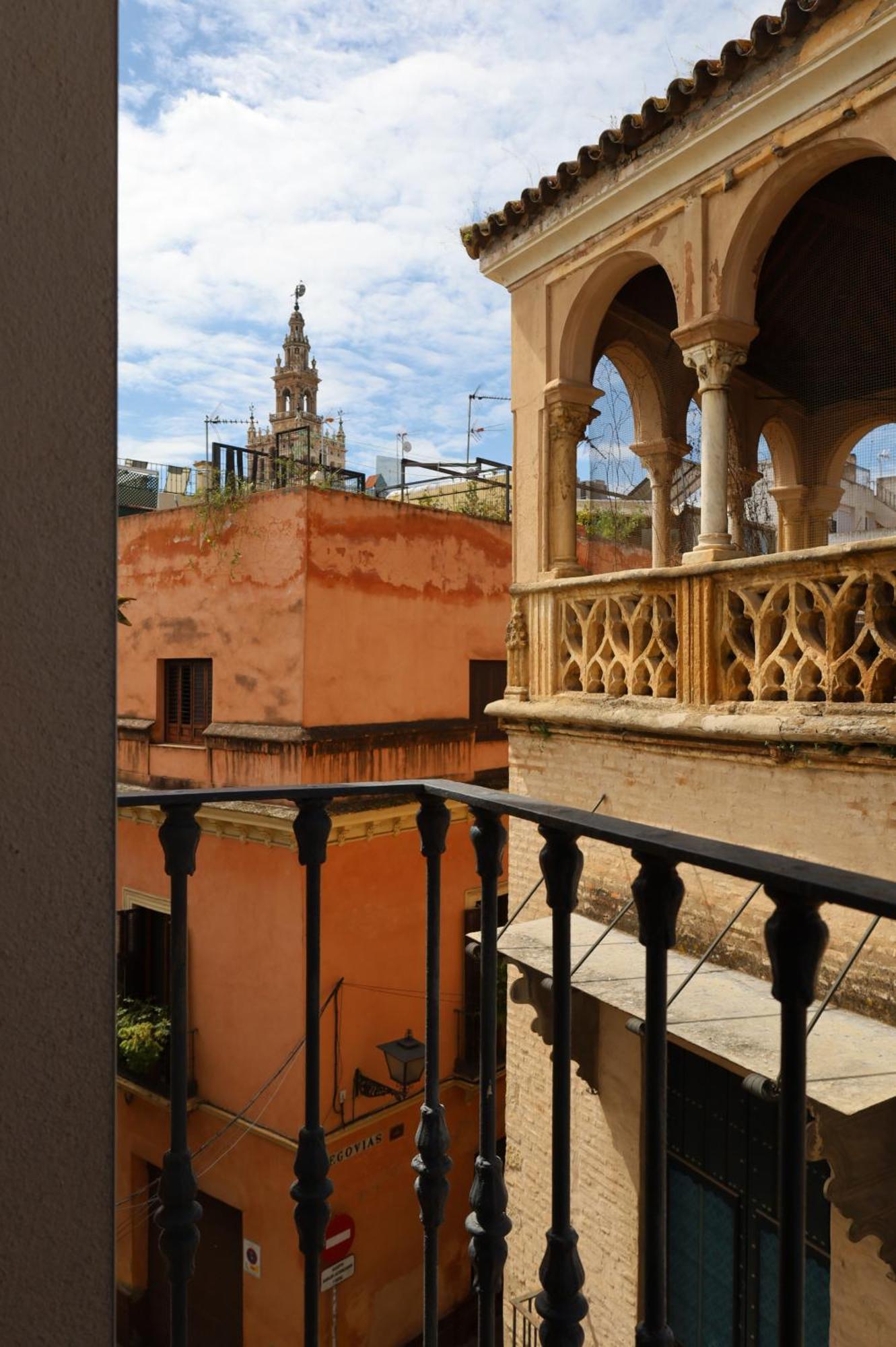 Guzman El Bueno Suites Seville Ngoại thất bức ảnh
